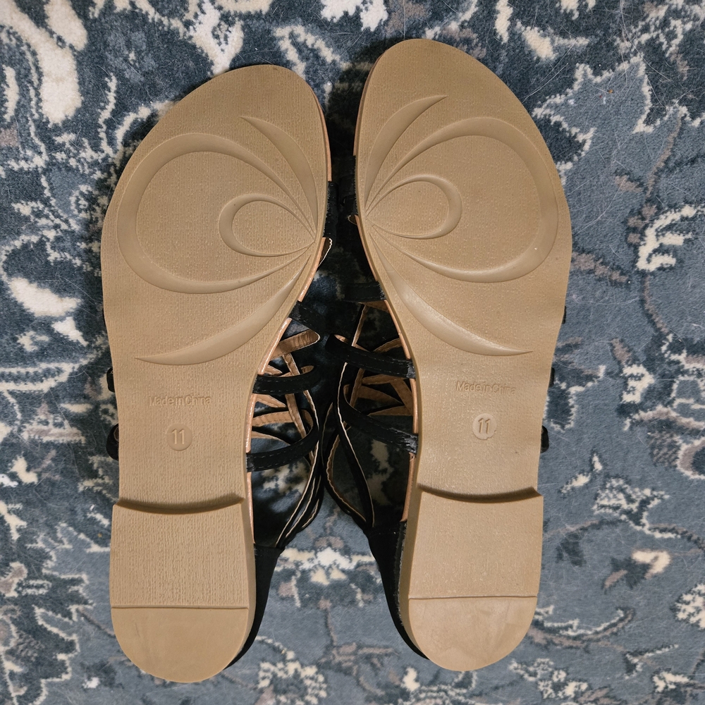 NWOT Women's Black Strappy Sandals - Picture 6 of 9